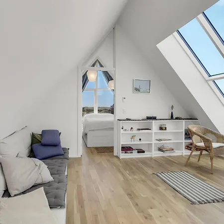 Pet Friendly In With Kitchen *